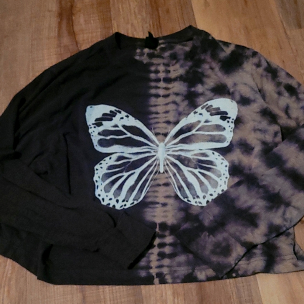Wild Fable cropped butterfly shirt